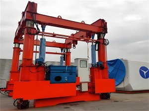 液压驱动龙门吊升降调速